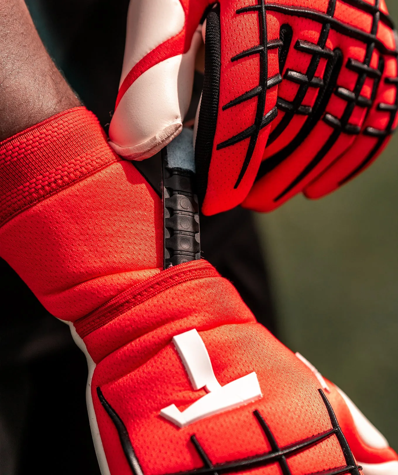 T1TAN Red Beast 3.0 Junior målmandshandsker rød fingersikring