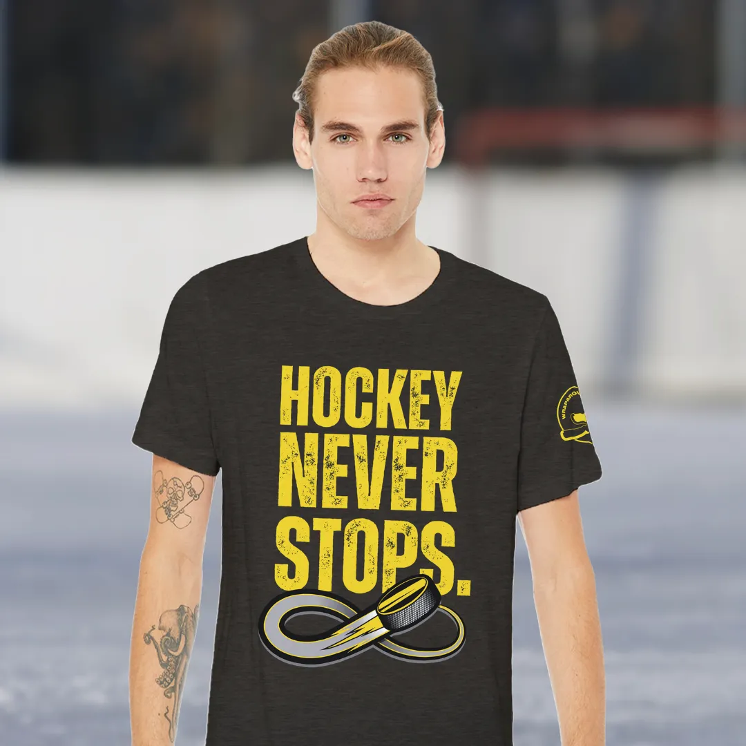 Hockey Wrap Around Hockey Never Stops T-shirt sort bomuld