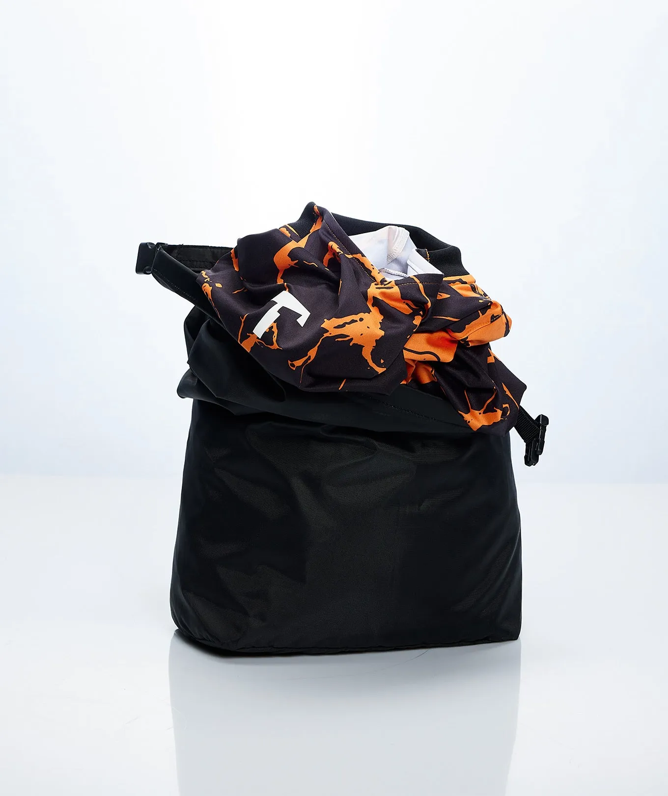 T1TAN Sportsbag sportstaske sort med refleks